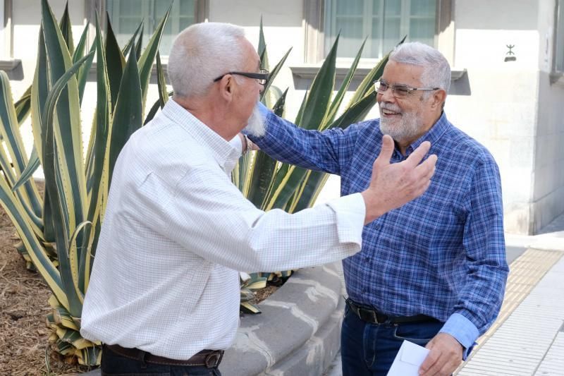 Las Palmas de Gran Canaria. El presidente de Canarias, Fernando Clavijo, recibe al secretario general de UGT en las islas, Gustavo Santana, y a los miembros de su Ejecutiva, que le entregarán una estatuilla conmemorativa del 130 aniversario del sindicato.  | 11/03/2019 | Fotógrafo: José Carlos Guerra