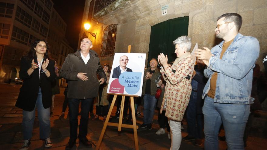 Arranca la campaña electoral: pegada de carteles del BNG