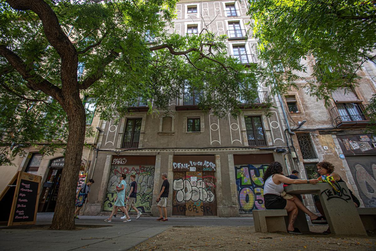 Fachada del edificio de la calle de Jaume Giralt que ha comprado el ayuntamiento.