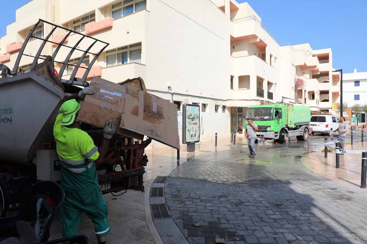 La lluvia torrencial en Formentera provoca más de 15 salidas de los bomberos por inundaciones