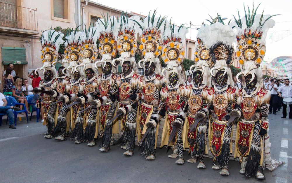 Agost vivió la segunda jornada grande de los Moros y Cristianos con la Entrada del bando musulmán.