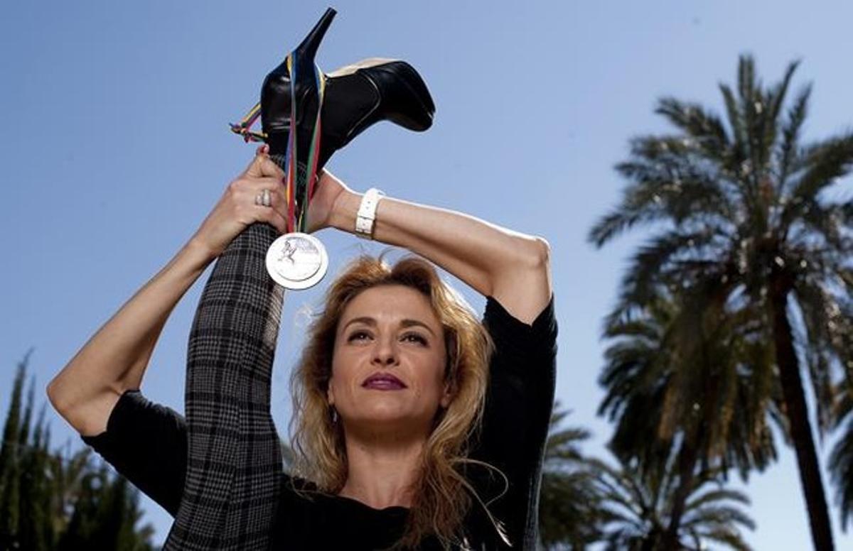 Carolina Pascual muestra su buena forma en su casa de Orihuela, 20 años después de su éxito olímpico. Carolina Pascual muestra su buena forma en su casa de Orihuela, 20 años después de su éxito olímpico.