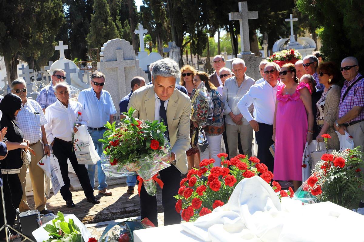 Ofrenda floral a Manolete