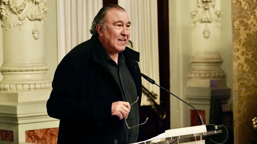 Lorenzo Saval, en la presentación del número especial ayer en el Ayuntamiento.