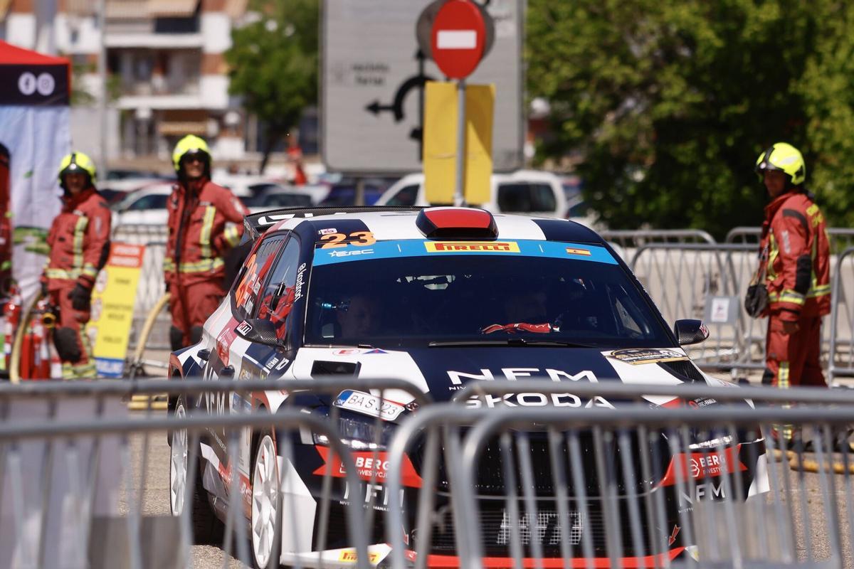 Los participantes en la prueba cordobesa salieron hacia los tramos de la tarde al mismo tiempo que llegaba el público para ver el España-Ucrania Los participantes en la prueba cordobesa salieron hacia los tramos de la tarde al mismo tiempo que llegaba el público para ver el España-Ucrania