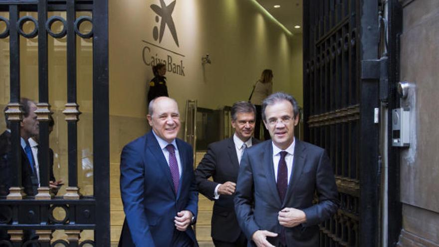 El consejo de Administración de Caixabank llega por primera vez a su nueva sede en València