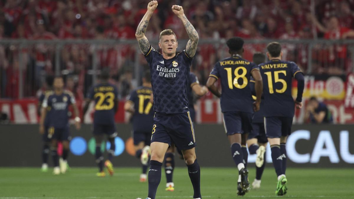 Toni Kroos celebra el gol de Vinicius con una asistencia suya.