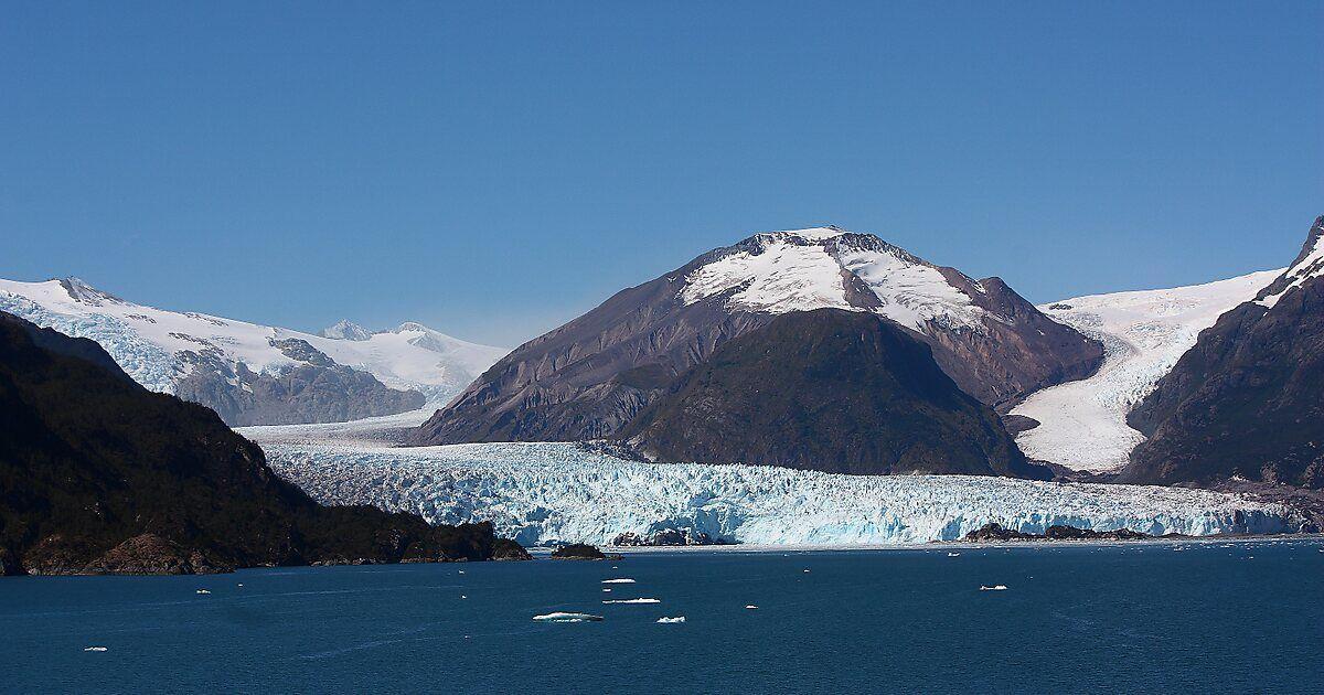 Volcán Reclus y glaciar Amalia, en Chile