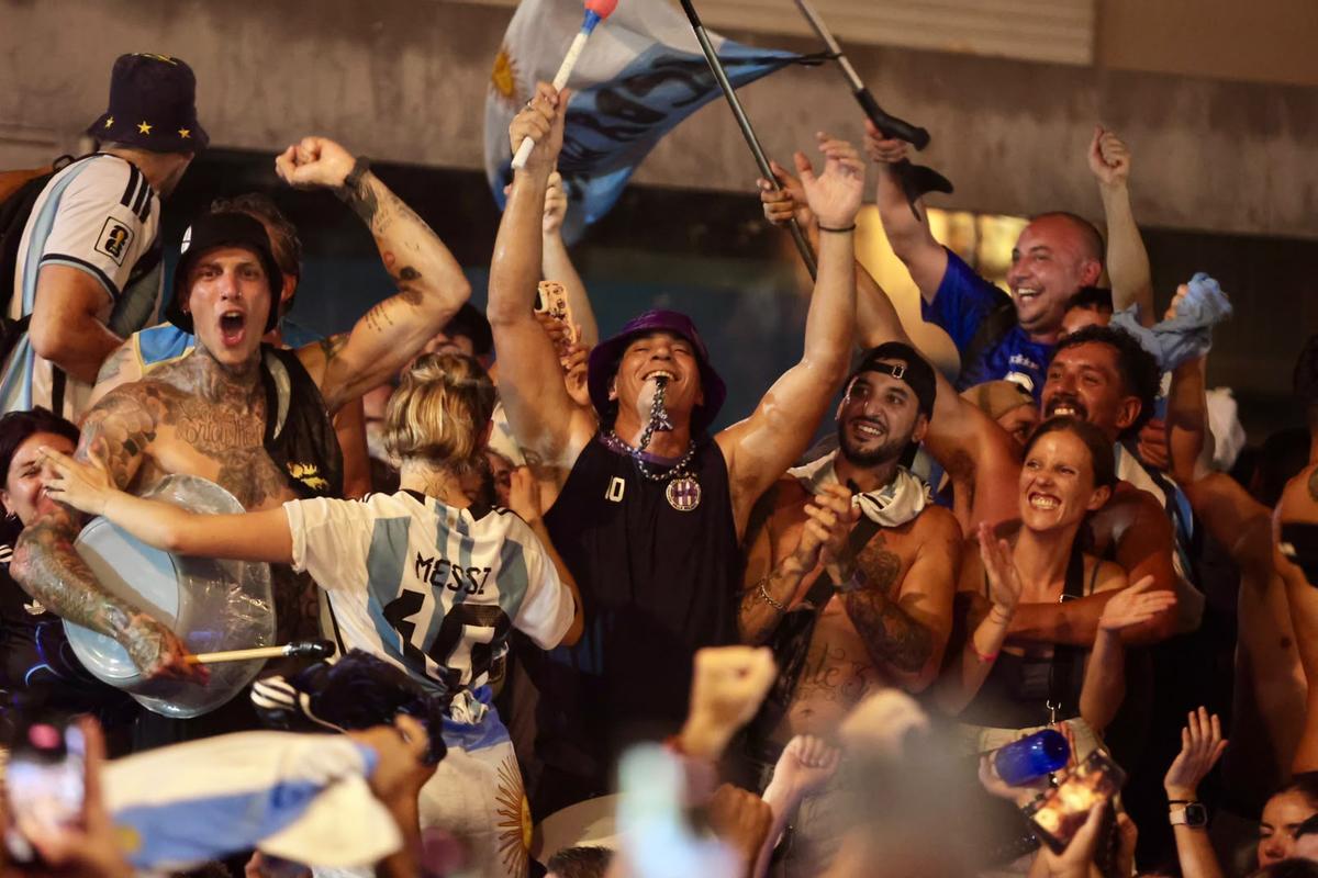 Argentina celebra el pase a la final en Alicante e Inglaterra llora en Benidorm: las dos caras de la moneda
