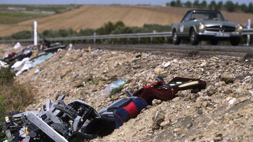 Restos del accidente de un autocar en Córdoba.