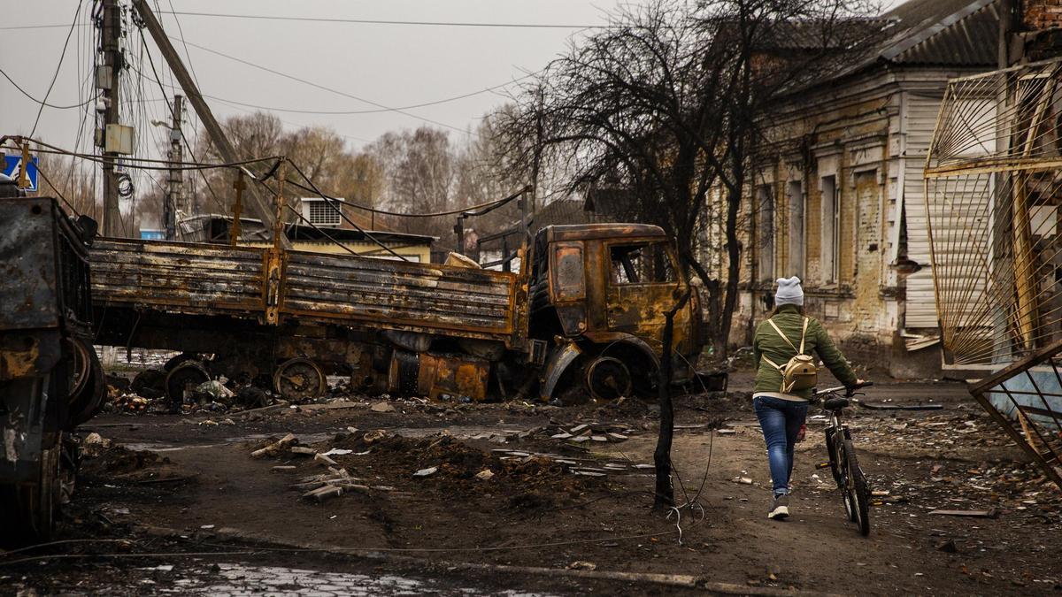 Archivo - Imagen de archivo de una zona residencial de Sumi bombardeada por Rusia.