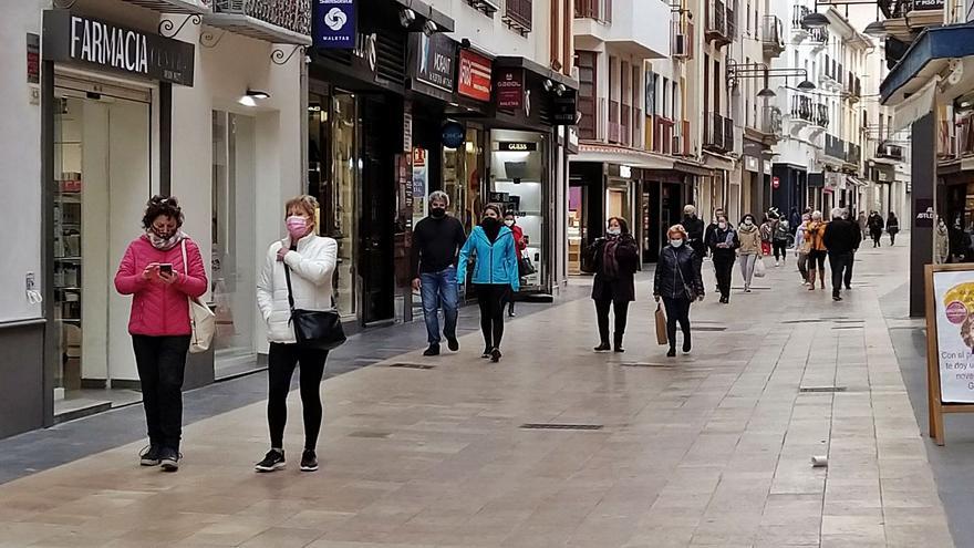 La calle Major, con gente, en una imagen de principios de este mes de febrero. | T.Á.C.
