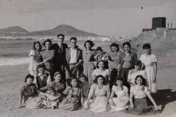 31-10-18. LAS PALMAS DE GRAN CANARIA. Juan Bernades era un caramelero de la capita. Su hijo Liberato nos atiende en su casa para contarnos la historia y enseñarnos algunas de las máquinas con las que le padre hacía los caramelos..  FOTO: JOSÉ CARLOS GUERRA.  | 31/10/2018 | Fotógrafo: José Carlos Guerra