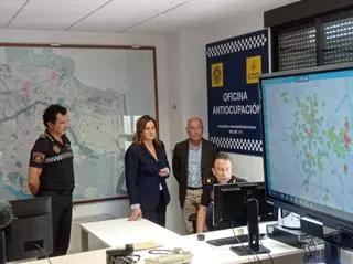 Catalá visita la oficina anticupación: "Hay 10.000 propietarios en la ciudad de València que no alquilan su vivienda por miedo a la inquiocupación"