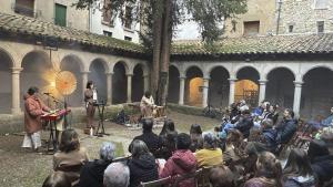 La banda Goig actuando en el Monasterio de Sant Llorenç de Morunys.