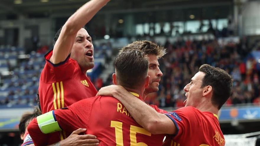 Un cabezazo de Piqué da la victoria a España (1-0)