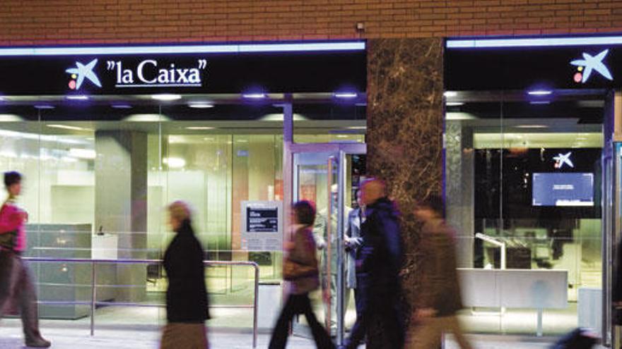 CaixaBank gana 814 millones en 2015.