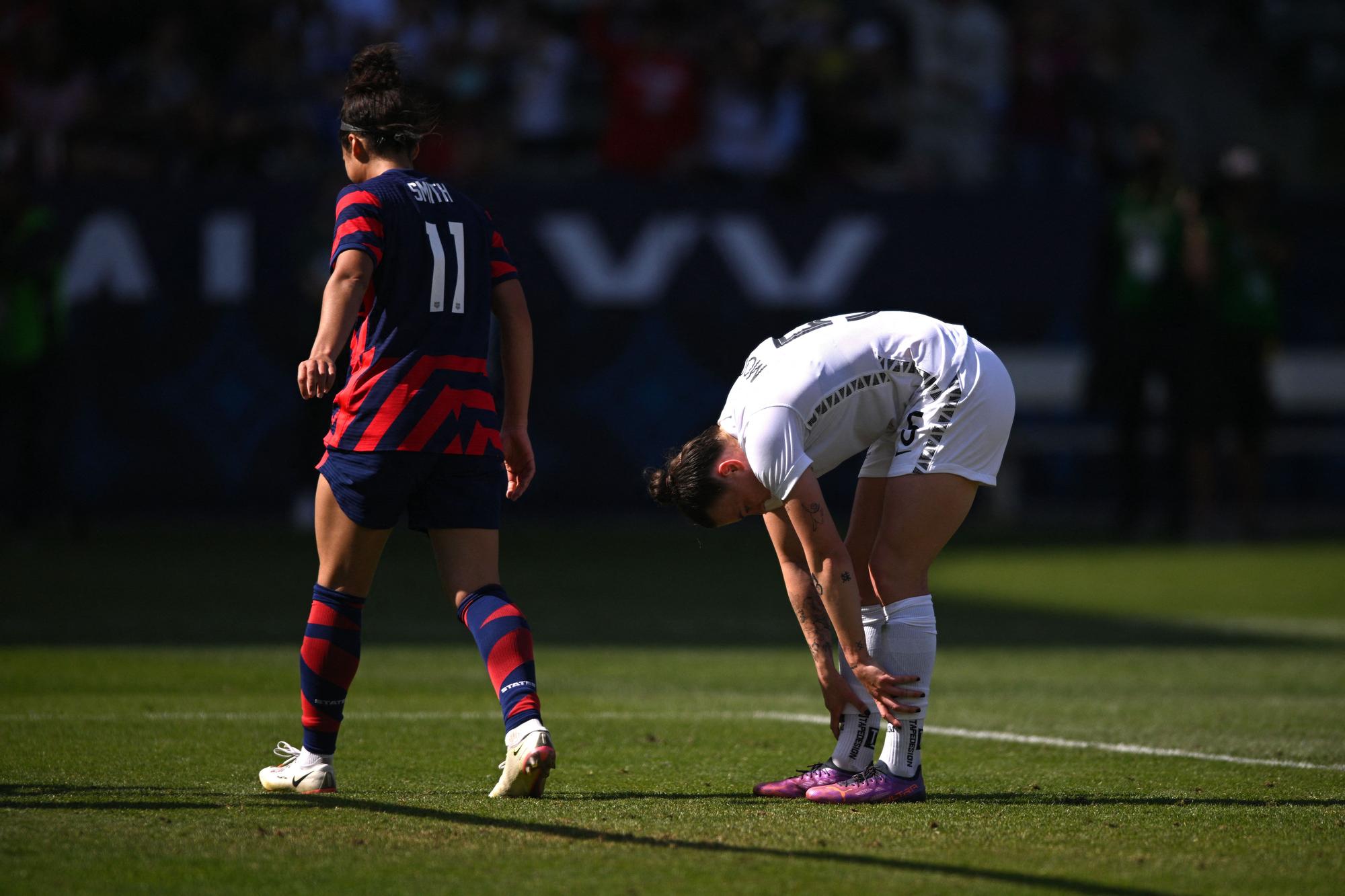 Meikayla Moore se lamenta tras uno de sus tres goles en propia puerta ante Estados Unidos.