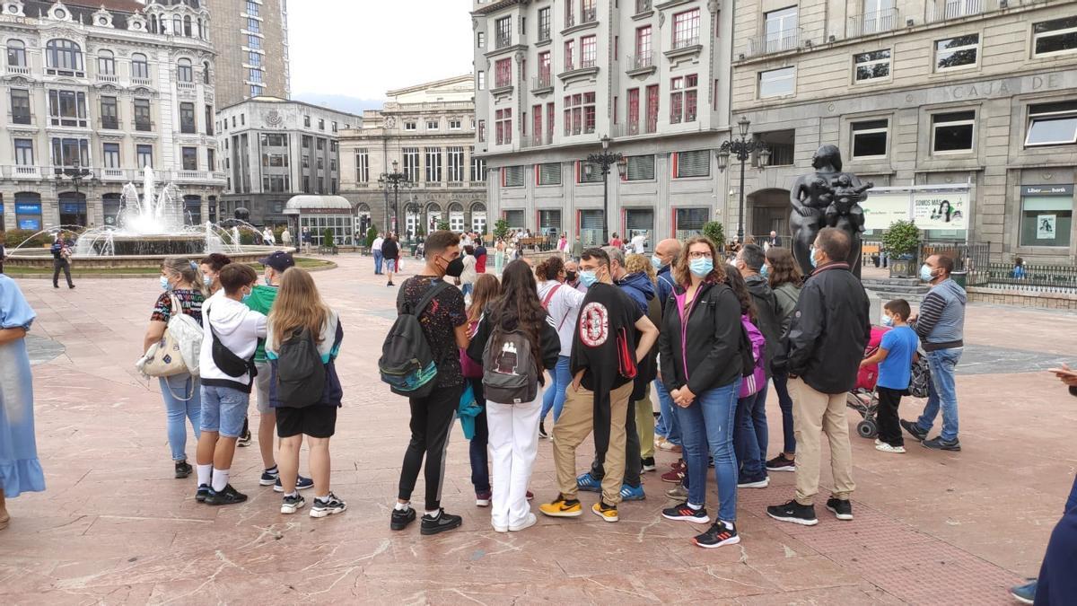 Turistas en el centro de Oviedo.