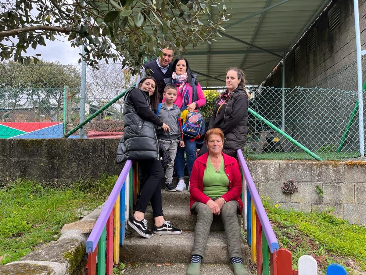 Las familias también están muy preocupadas por la amenaza de cierre de la escuela.