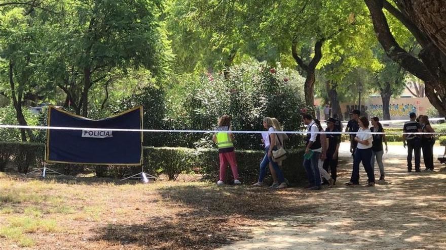 Hallada una mujer quemada en un parque de Sevilla