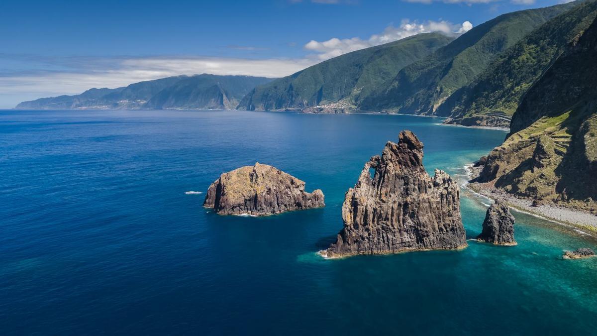 Vista aérea del Atlántico desde Ribeira da Janela