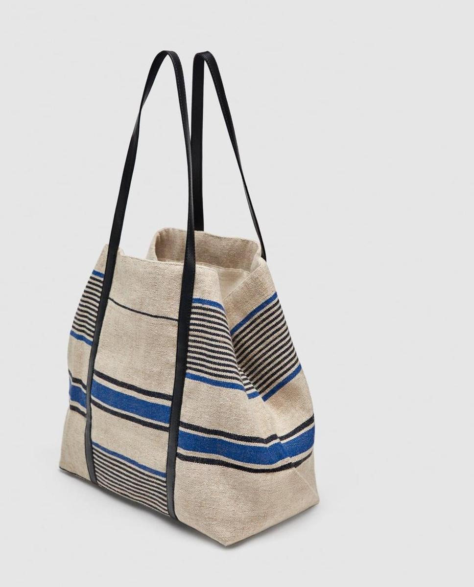 Bolso shopper de tejido con rayas de Zara. (Precio: 25, 95 euros)