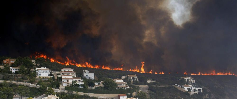 Incendio en Benitatxell y Xàbia