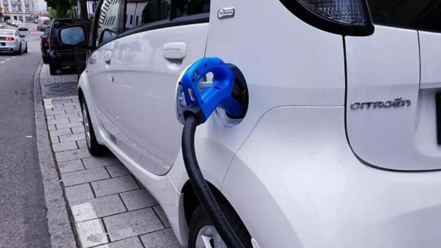 Denuncian la falta de información sobre el nuevo programa de ayudas al coche eléctrico