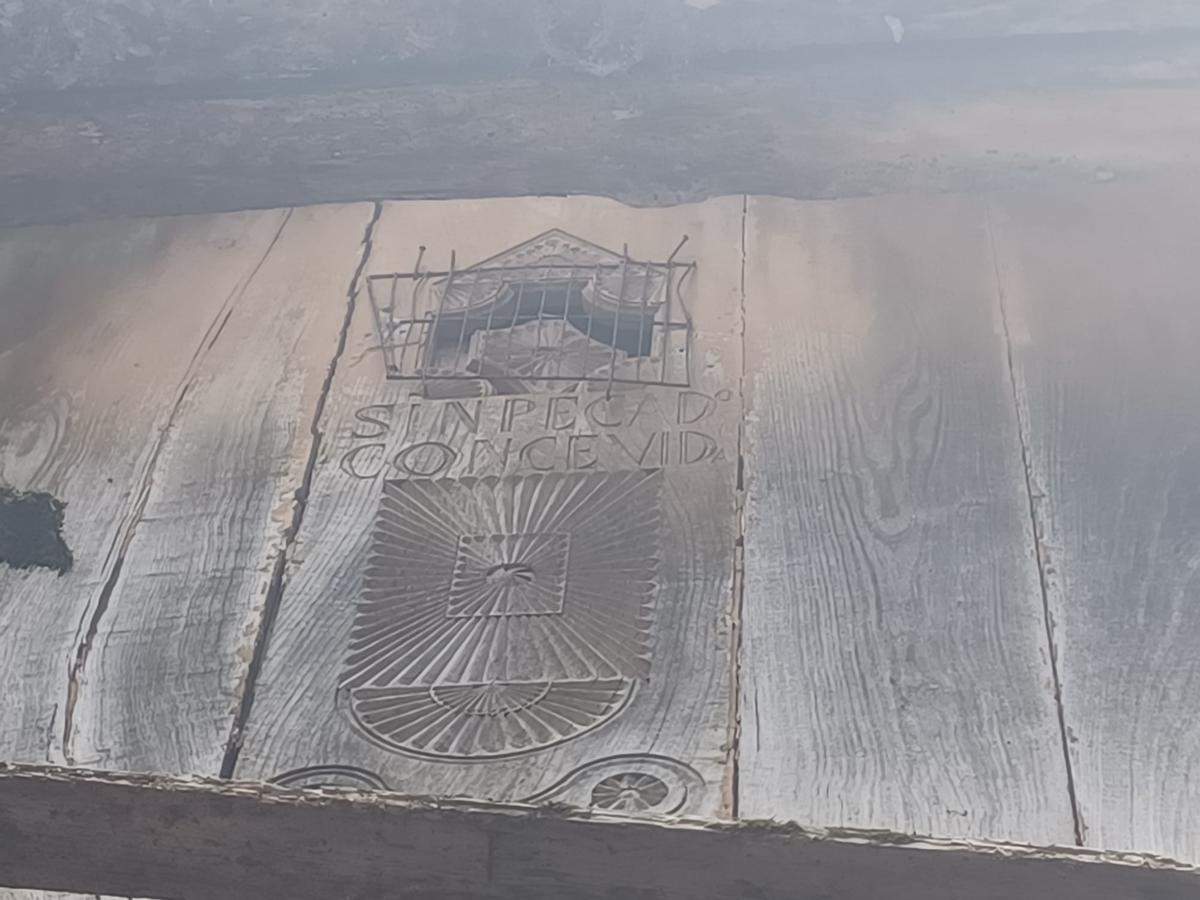 La "panera confesionario" de Ables, las singulares tallas de Llanera que cuentan más de 120 años