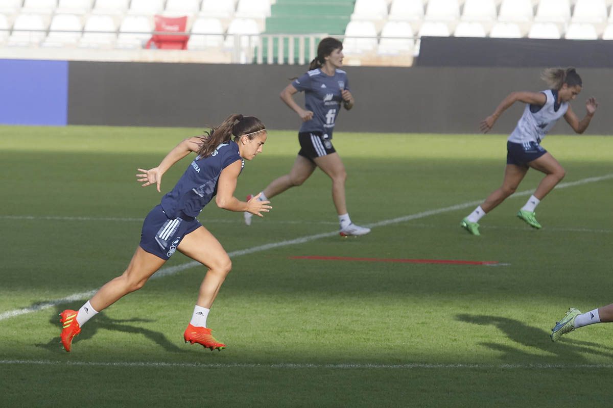 Las imágenes del entrenamiento del la selección española femenina de fútbol en El Árcangel