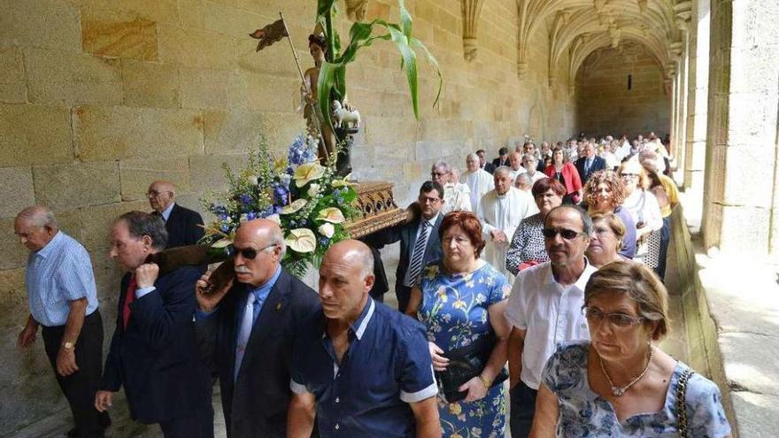 Procesión de San Xoán Bautista celebrada ayer en Poio. // Rafa Vázquez