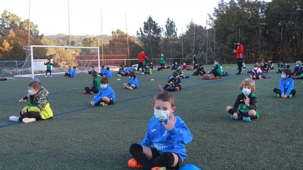 Los pequeños presentaron el club en Loñoá. |   // IÑAKI OSORIO