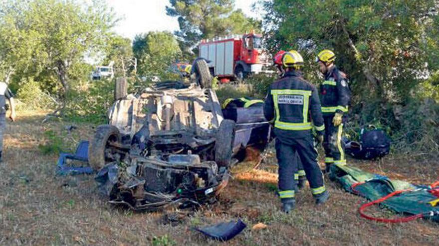 Hallan un cadáver en un coche accidentado horas antes en Campos