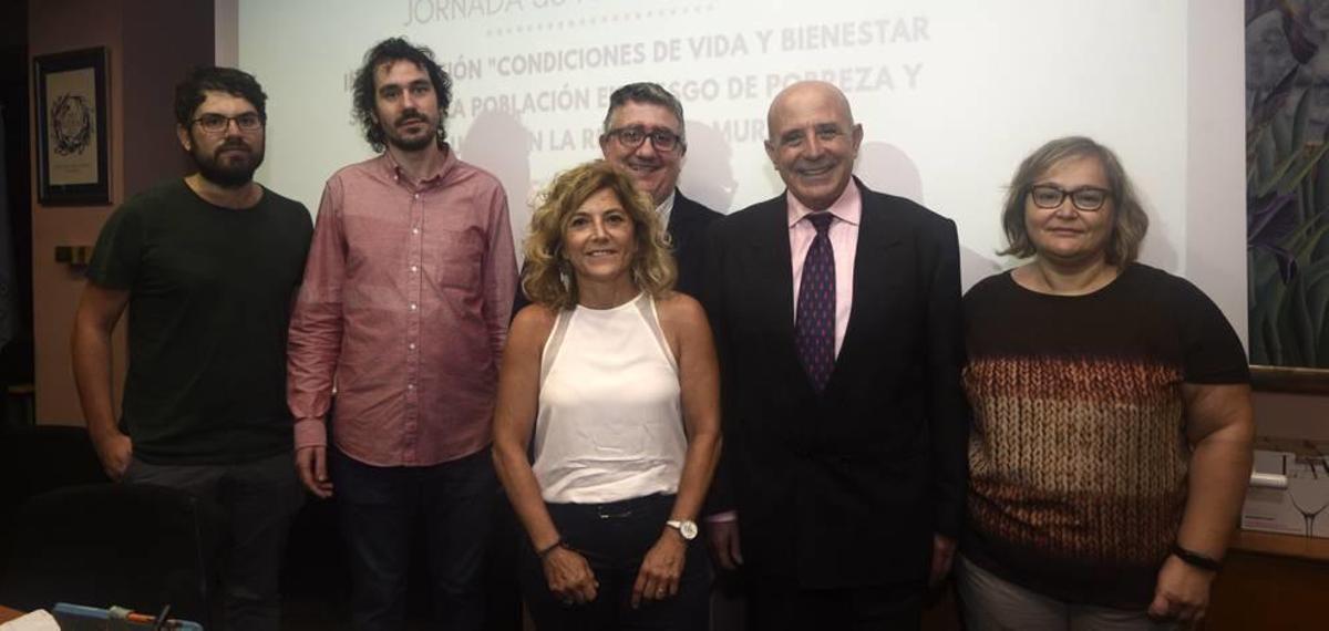 Ponentes en la  presentación del informe de EAPN de la Región.