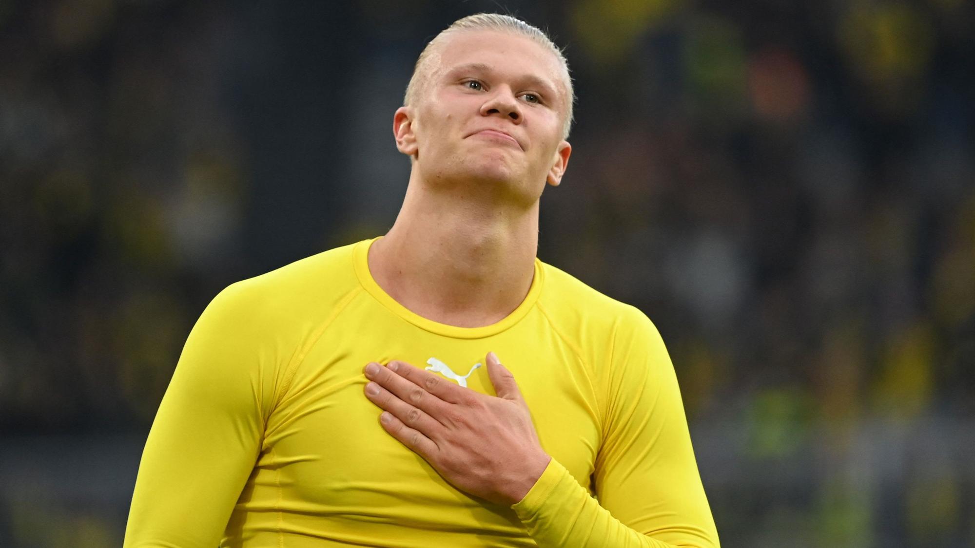 NA FASSBENDER A1-147360367.jpg (FILES) In this file photo taken on October 16, 2021 Dortmund's Norwegian forward Erling Braut Haaland celebrates after winning the German first division Bundesliga football match BVB Borussia Dortmund v Mainz 05 in Dortmund, western Germany. - Manchester City said Tuesday, May 10, they had reached an agreement in principle with Borussia Dortmund to sign striker Erling Haaland. (Photo by Ina Fassbender / AFP)