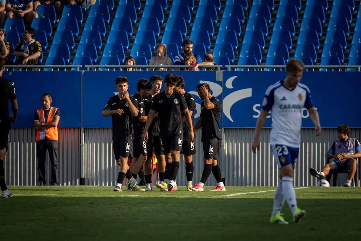 En imágenes | El Real Zaragoza remonta a la Real Sociedad B y se lleva el Trofeo Carlos Lapetra (2-1) En imágenes | El Real Zaragoza remonta a la Real Sociedad B y se lleva el Trofeo Carlos Lapetra (2-1)