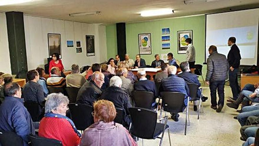 Presentación de los parques eólicos en el local del Ministerio de Trabajo de Bermillo.