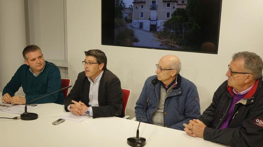 Rodríguez, con el regidor Peris y dos miembros de la familia propietaria del Molí Descals