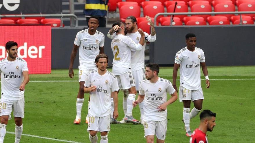 Varios jugadores del Real Madrid celebran un gol ante el Athletic Club.