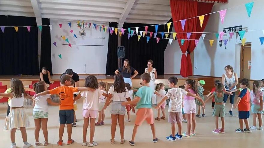 El programa Concilia llevará ludotecas y ocio educativo a 410 pueblos extremeños con una inversión de 9 millones