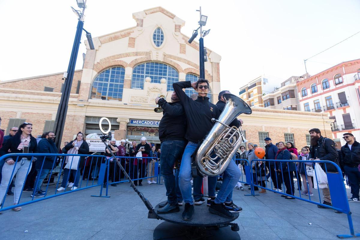 Integrantes de la banda de música en el photocall