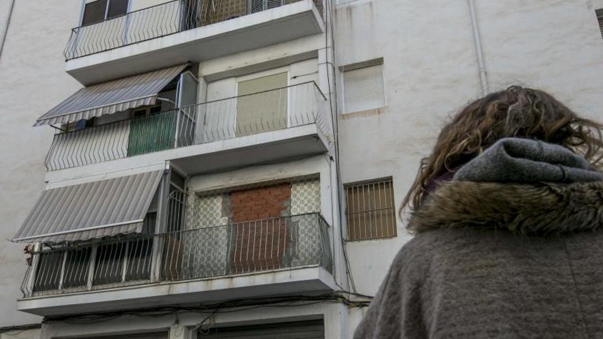 Podemos carga contra el Ayuntamiento por tapiar viviendas vacías en San Antón