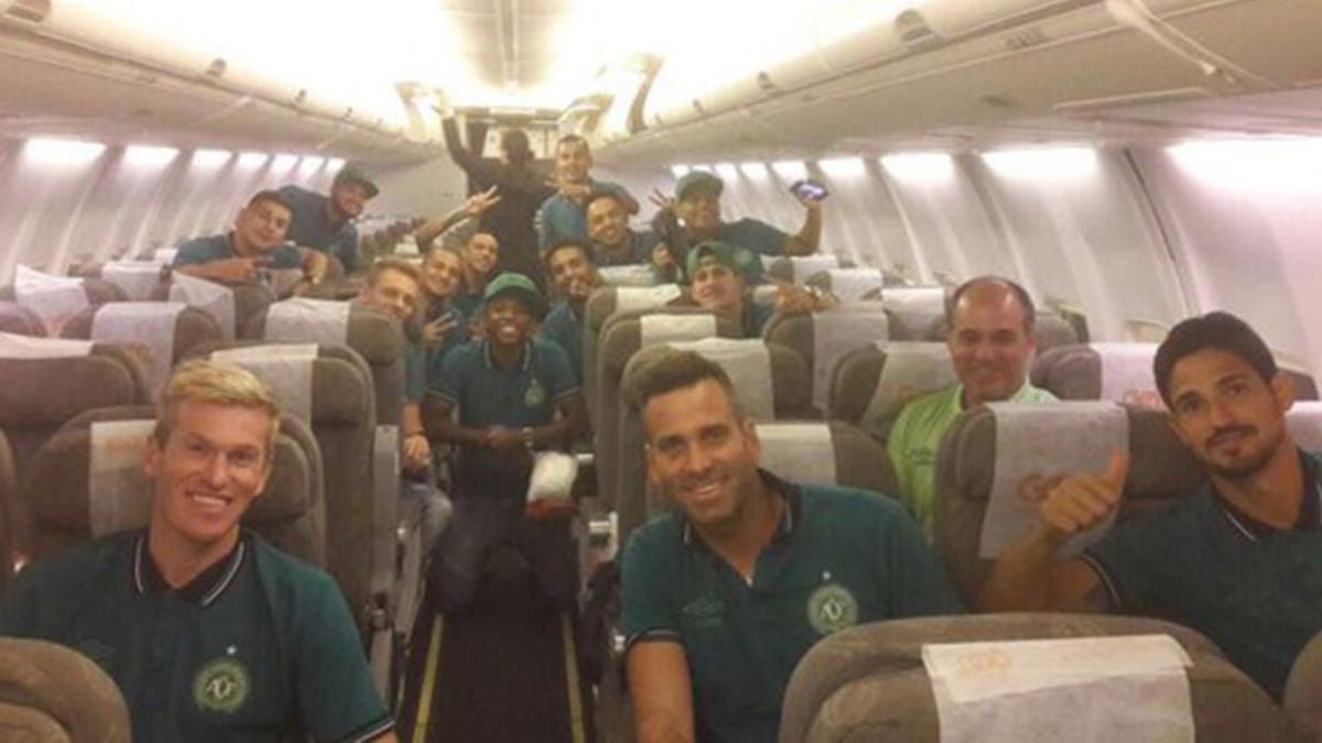 Los jugadores del Chapecoense colgaron una foto en la redes sociales dentro del avión