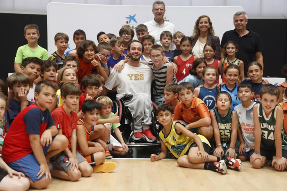 CaixaBank y el Valencia Basket acercan el deporte paralímpico a los más jóvenes