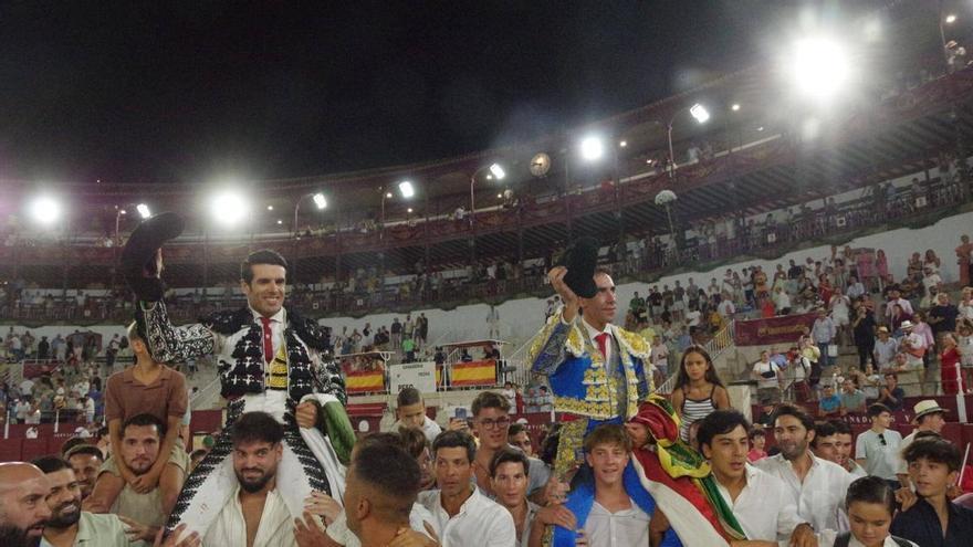 De Justo y Fortes conquistan una tarde de verdad y emoción en la Feria de Málaga con los toros de Vi ...