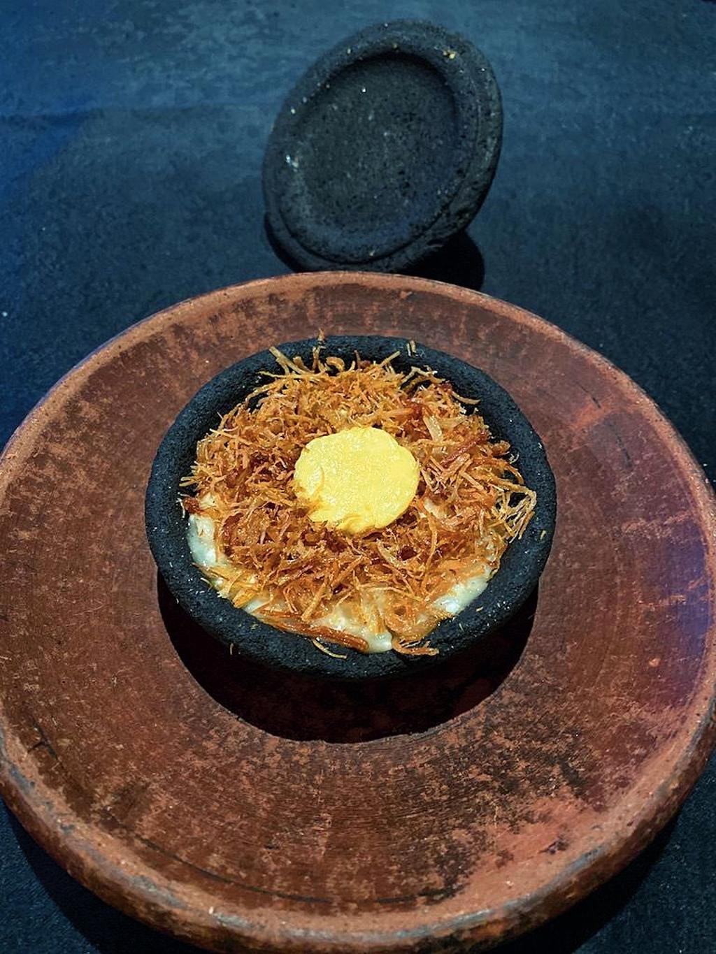 Experimentar la cocina indonesia más avanzada en un ambiente indicado para parejas en el Namaaz Dining Restaurant