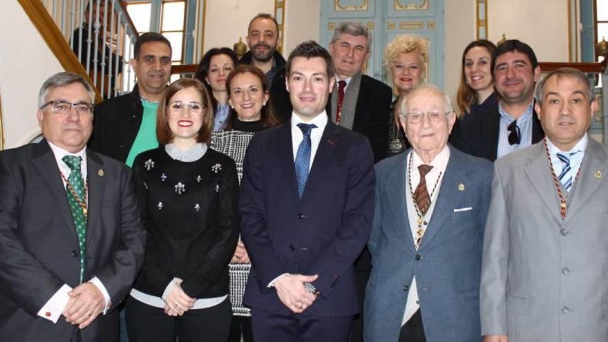 Foto de familia tras el nombramiento de Hidalgo García como cronista auxiliar de Cehegín.