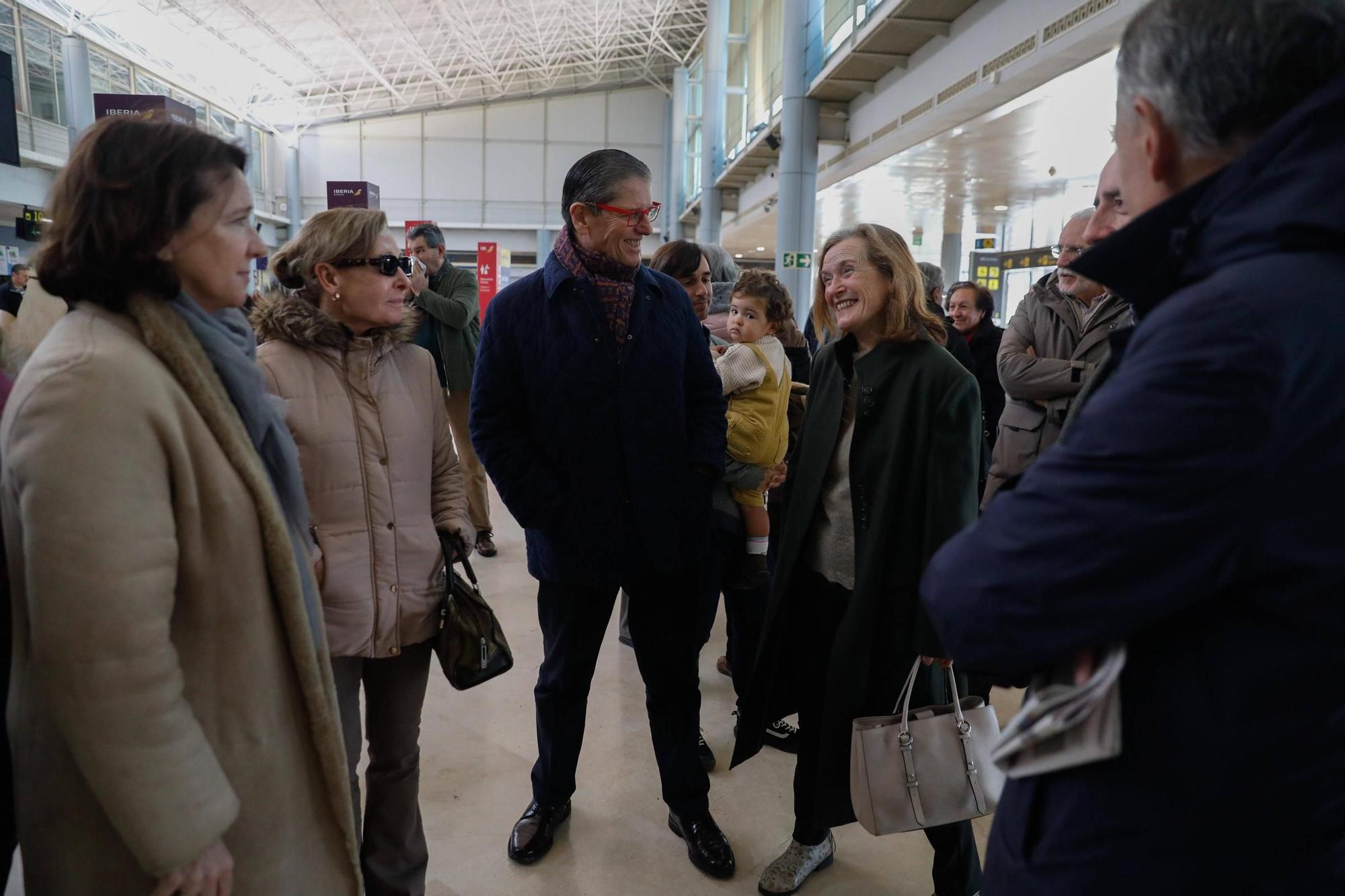 EN IMÁGENES: El homenaje a "Angelín, el de Iberia" en el aeropuerto de Asturias