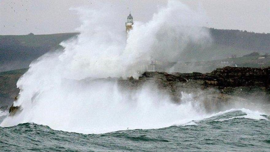 Olas de más de 12 metros en Santander